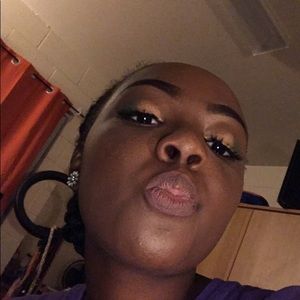 Meet your Posher, Mya